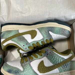 Nike SB Dunk Low Pro QS in Oil Green and Moss White